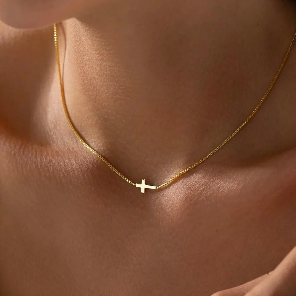 ✝️ Mini Cross Necklace — Fe que se lleva contigo
