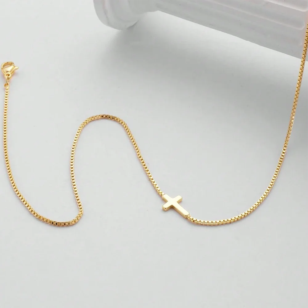 ✝️ Mini Cross Necklace — Fe que se lleva contigo