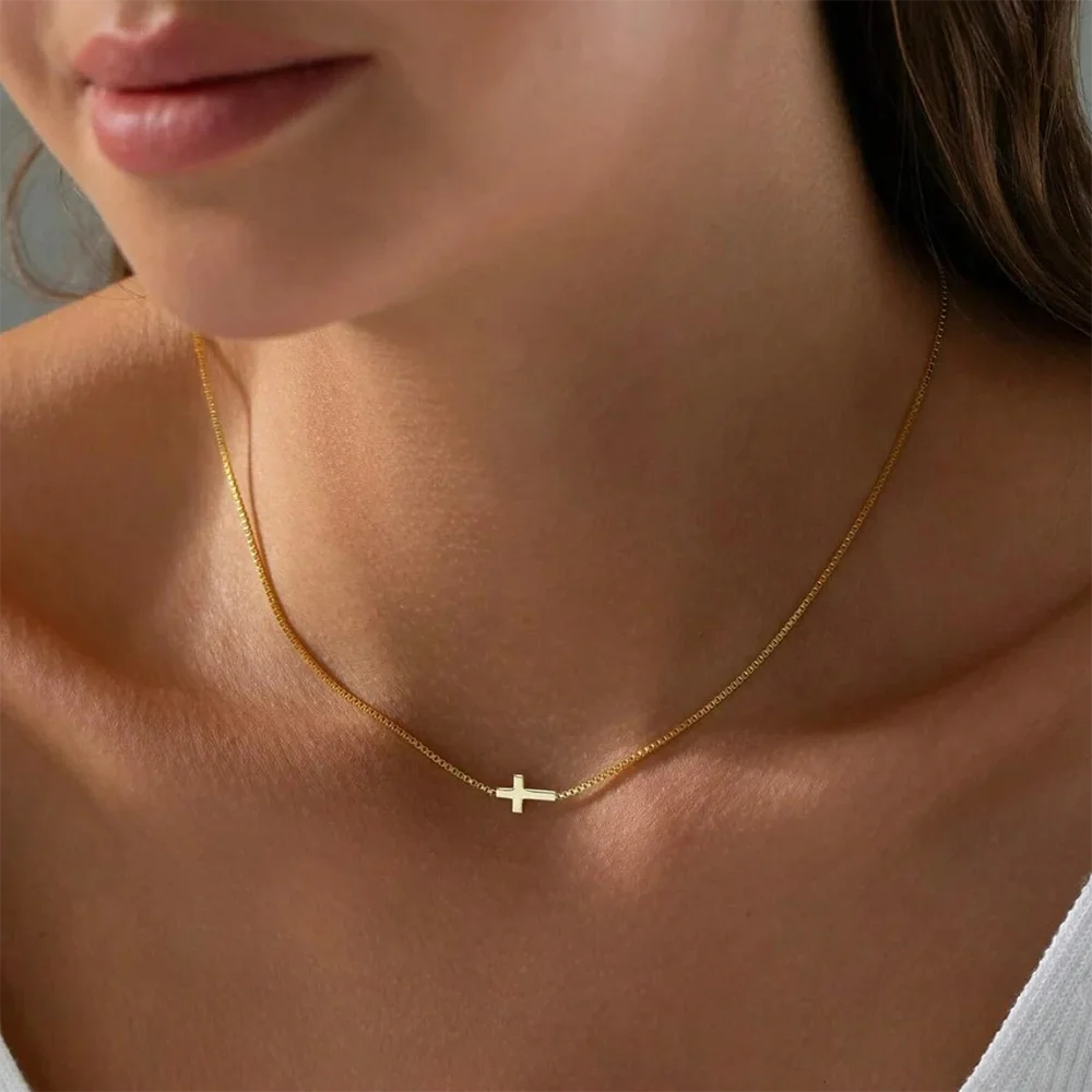 ✝️ Mini Cross Necklace — Fe que se lleva contigo