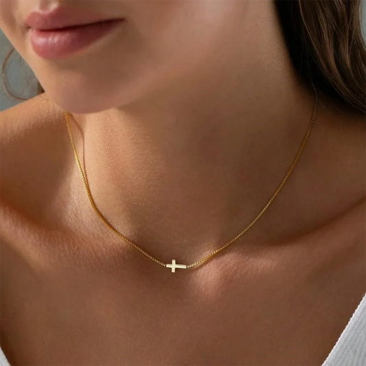 ✝️ Mini Cross Necklace — Fe que se lleva contigo