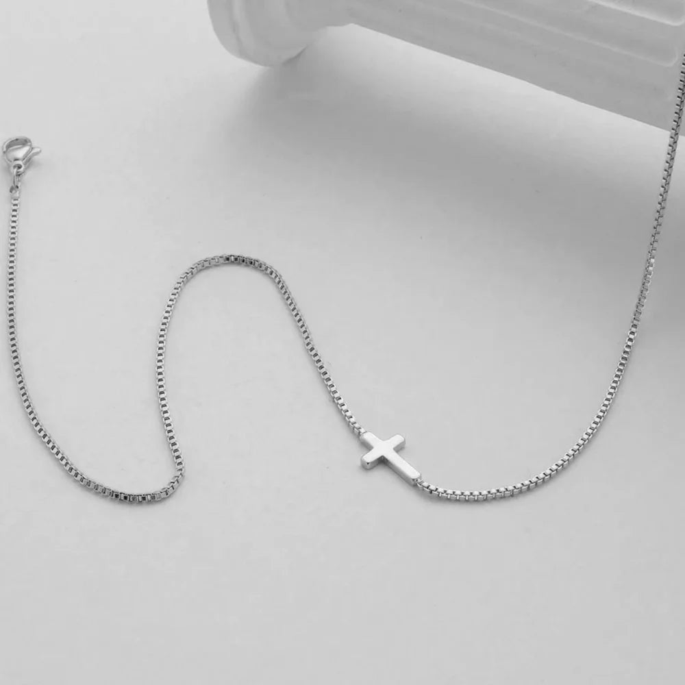 ✝️ Mini Cross Necklace — Fe que se lleva contigo