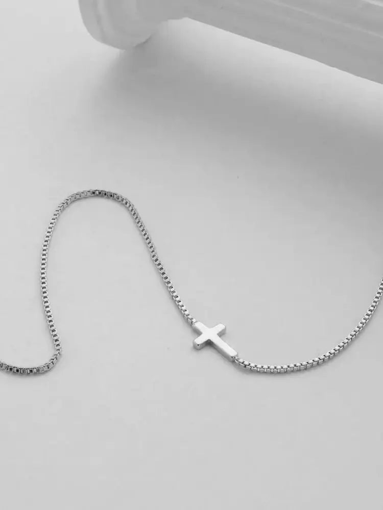 ✝️ Mini Cross Necklace — Fe que se lleva contigo